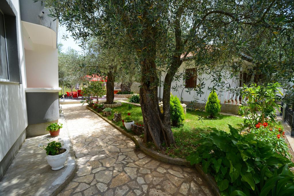 President Bungalows And Apartments Utjeha Exterior foto